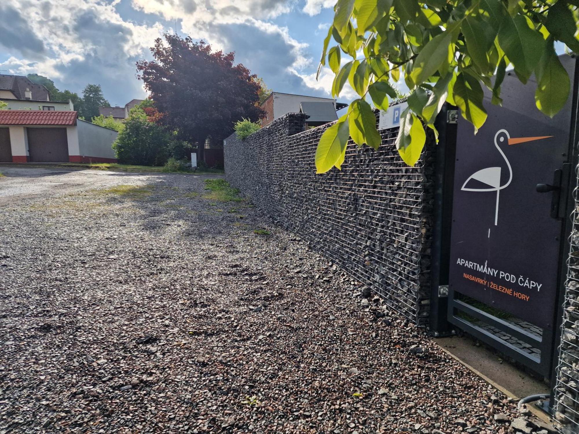 Apartmany Pod Capy, Nasavrky Exteriör bild